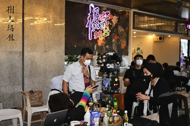 主播动态 - 游戏主播「北北酱」连麦翻车，队友笑到断气