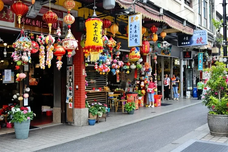 达人情报 - 美妆达人「蜜桃汽水」直播翻车现场，观众笑称「反向种草」